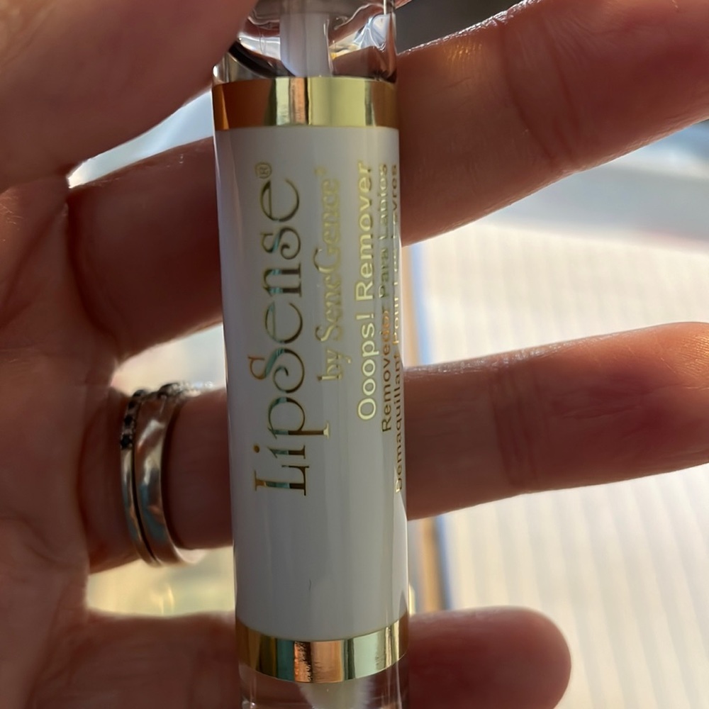 Ooops remover LipSense
